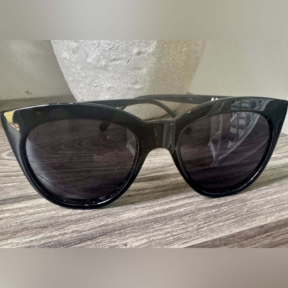Le Specs Black Cat-Eye Halfmoon Magic Sunglasses - Picture 2 of 5